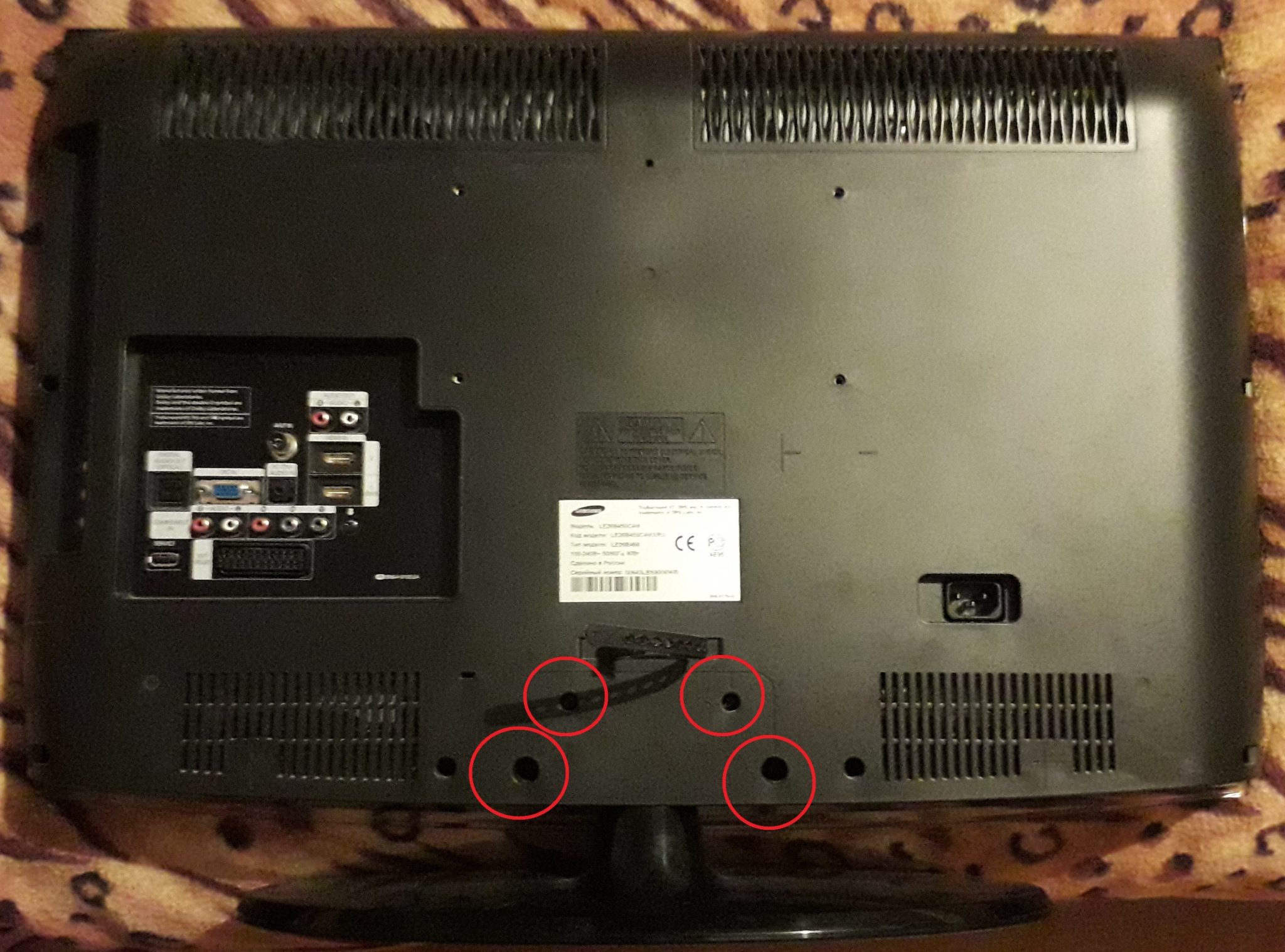 Le32c350d1w мигает красный индикатор. Как снять подставку с телевизора Тошиба. LG 32ln570v индикатор мигает три раза. Задняя крышка телевизора Toshiba №96.42s28.001.